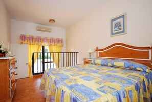 3 bedrooms, in-room safe, bed sheets - Beautiful Villa with Private Pool -Costa Del Sol - 24th / or 31st July 2026 (Marbella)