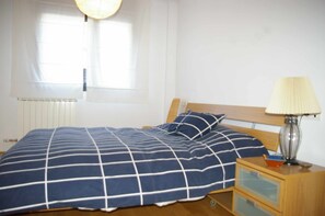2 bedrooms, iron/ironing board, free WiFi