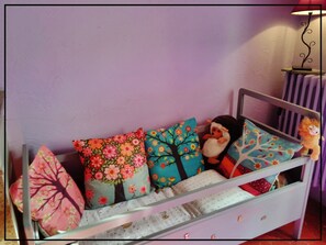 4 bedrooms, iron/ironing board, WiFi