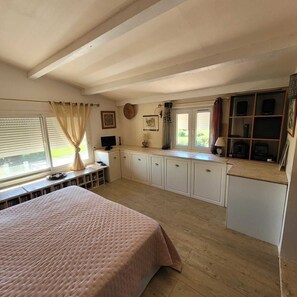 6 Schlafzimmer, Bügeleisen/Bügelbrett, kostenloses WLAN