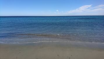 Una spiaggia nelle vicinanze