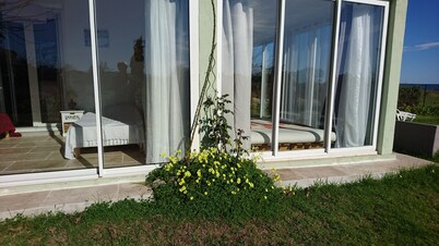 70m from the beach, pretty house 200m2, sea view, 6 bedrooms, 5 bathrooms, 7 wc, enclosed garden, 15 people