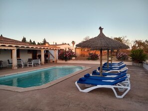Outdoor pool - ideal place to relax and unwind farm. (Santa Margalida)