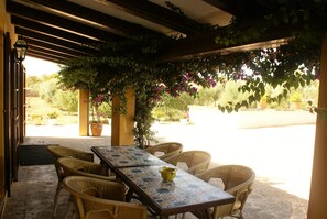 Outdoor dining - ideal place to relax and unwind farm. (Santa Margalida)