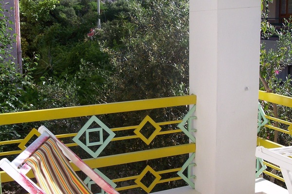 Well furnished bright balcony also with sofà and foot-rest; and some good views.