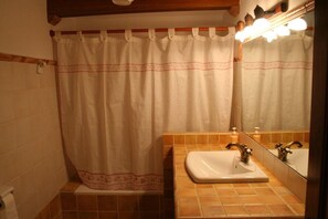 Bathtub, towels, toilet paper