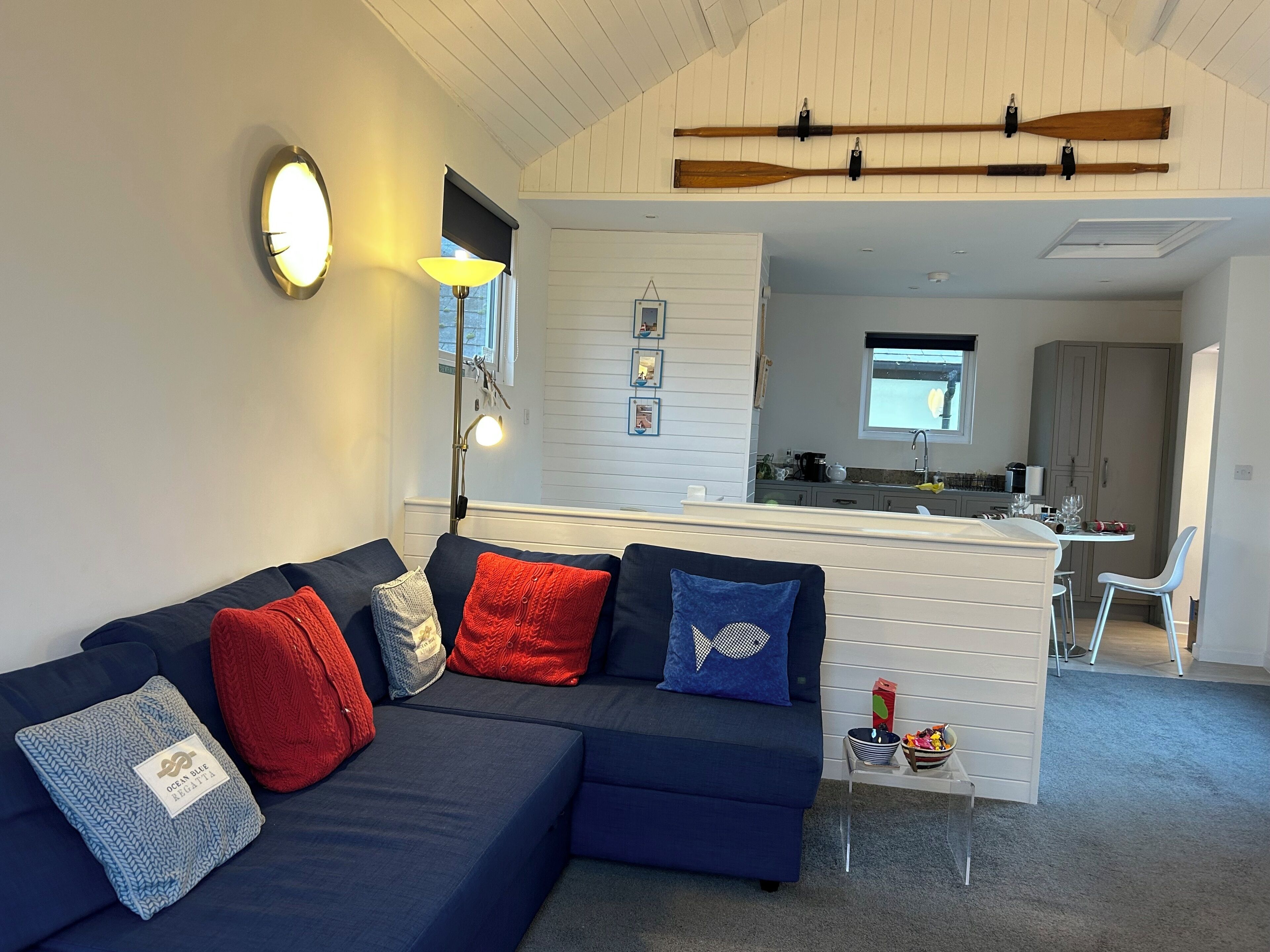 Smart TV, DVD player, books, stereo