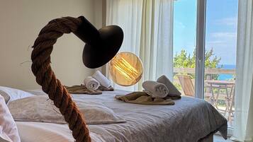 2 bedrooms, in-room safe, desk, iron/ironing board