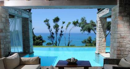 Villa de rĂȘve au bord de la mer avec piscine chauffĂ©e
