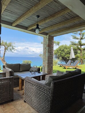 Terrace/patio - Villa Seashore: Dreamy villa by the sea side with heated pool (Corfu)