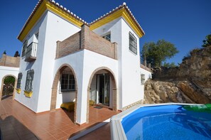 Outdoor pool - La Peruela. A Spacious 4 Bed Rural Villa with private pool and stunning views  (Malaga)