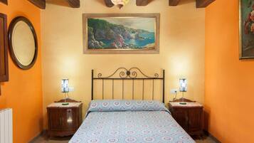 10 bedrooms, internet, bed sheets