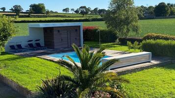 Piscina all'aperto, una piscina riscaldata
