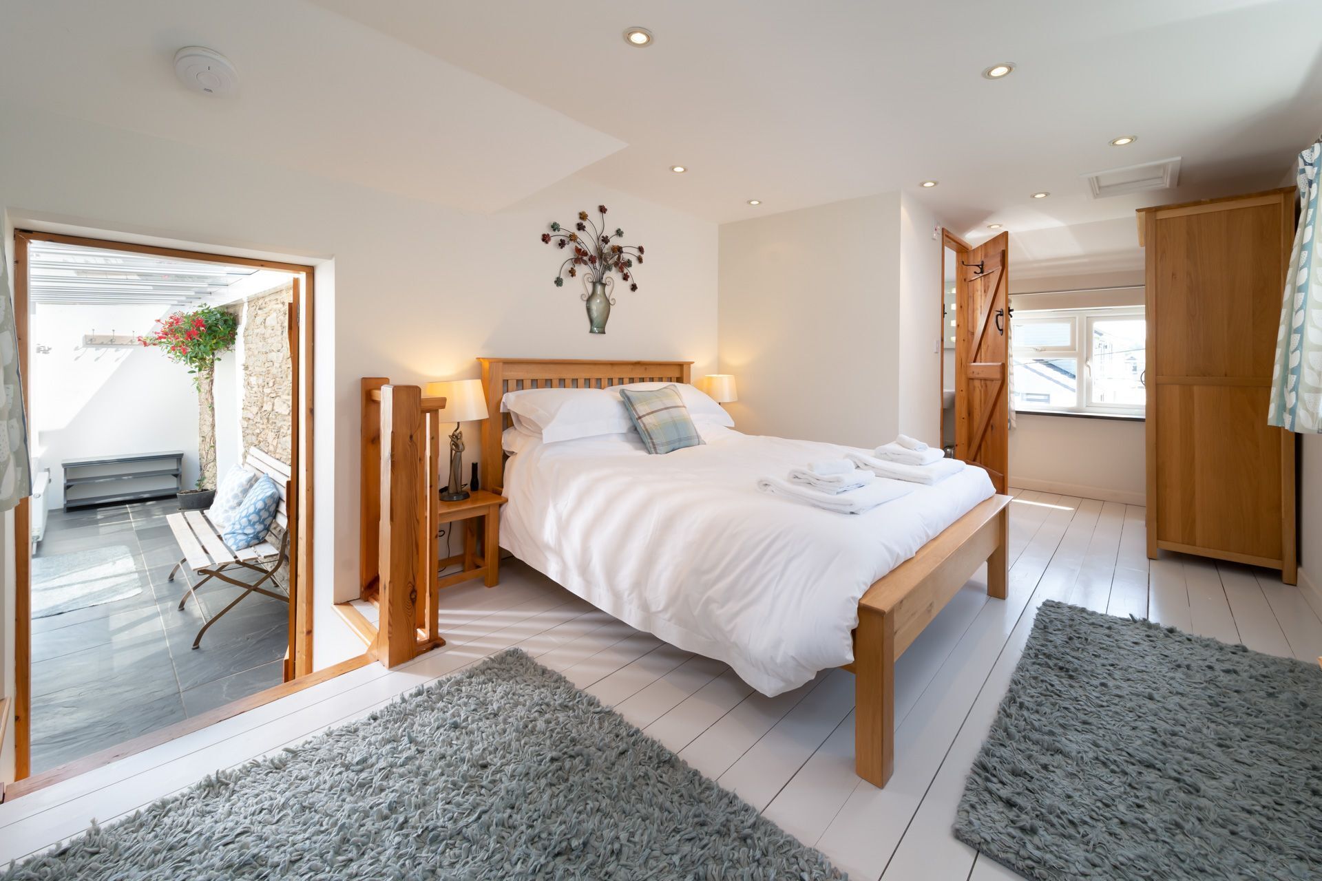 3 makuuhuonetta, silitysrauta/-lauta, vauvan matkasänky, internet