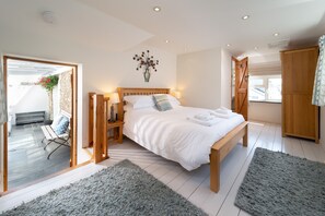 3 habitaciones, tabla de planchar con plancha, cuna de viaje y internet 