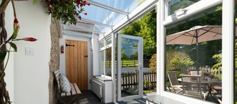 3-Bedroom Countryside Cottage Close to North Devon's Beaches and Exmoor, with onsite games room