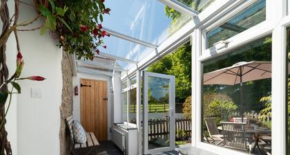 3-Bedroom Countryside Cottage Close to North Devon's Beaches and Exmoor, with onsite games room