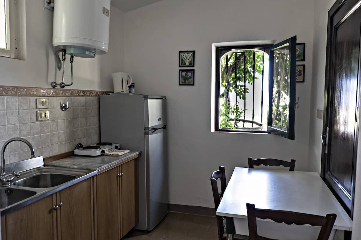 fridge, stovetop, high chair, cookware/dishes/utensils