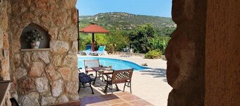 'The Retreat' - Secluded Stone Built Villa - Sleeps 8