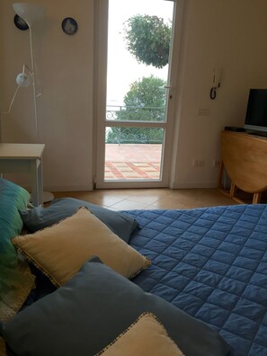 2 bedrooms, iron/ironing board, WiFi, bed sheets - confortable cottage with stunning seaview and total privacy in the nature (Montemarcello-Ameglia (SP))