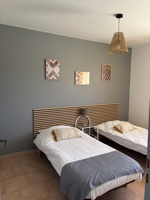 3 chambres, fer et planche à repasser, Wi-Fi gratuit