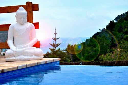 Ibizan house with private pool and sea views.(ETV / 0893-E)