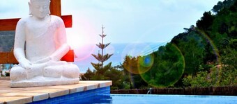 Ibiza hus med privat basseng og utsikt over sjøen.(ETV / 0893-E)