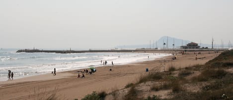 Ubicación a pie de playa y tumbonas