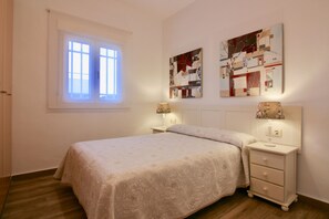 4 soverom, skrivebord, lydisolert og strykejern/-brett