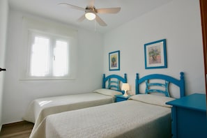 4 bedrooms, desk, soundproofing, iron/ironing board - OLIVA HOLIDAYS 4- SINGLE-FAMILY HOUSE BY THE BEACH.  (Oliva)