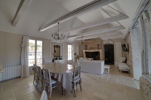 CHARMING PERIGOURDINE ALONG THE DORDOGNE