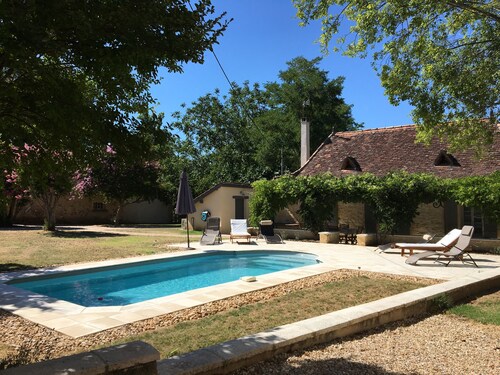 CHARMING PERIGOURDINE ALONG THE DORDOGNE