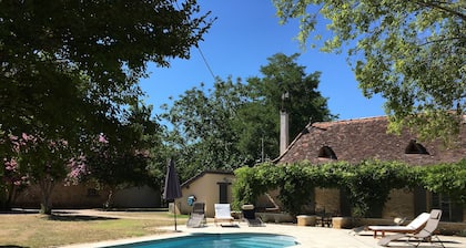 CHARMING PERIGOURDINE ALONG THE DORDOGNE