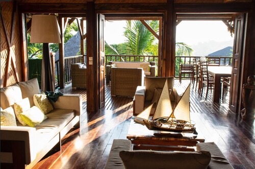 Ylellisyys, aitous ja rentoutuminen unohtumattomalle lomalle.