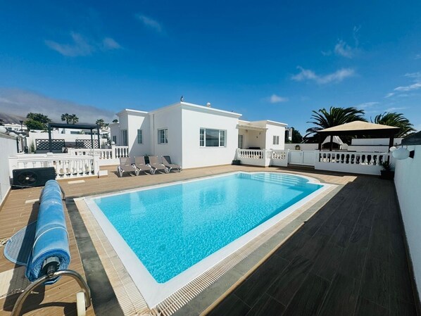 Et oppvarmet basseng