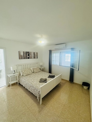 4 soverom, safe på rommet, strykejern/-brett og wi-fi