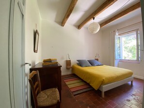 3 slaapkamers, een strijkplank/strijkijzer, reisbedje, gratis wifi