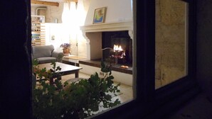 A cozy living room with a fireplace, a sofa, and a coffee table. - houses / villas - 4 rooms - 6 persons (L'isle-Sur-La-Sorgue)