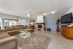 TV, fireplace, ping pong