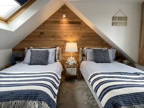 4 slaapkamers, een strijkplank/strijkijzer, gratis wifi, beddengoed