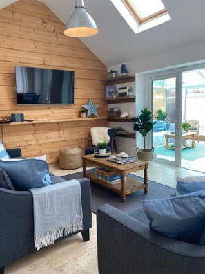 Smart-TV, DVD-Player, Bücher, Videothek