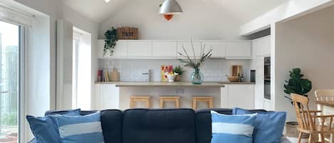 TV connectée, lecteur de DVD, livres, vidéothÚque