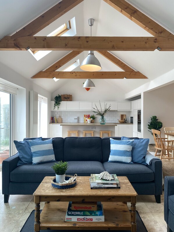 Smart-TV, DVD-Player, Bücher, Videothek