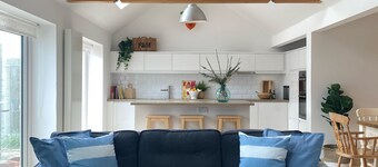 Beautiful Seaside Cottage 1 minute from the beach - The Tides