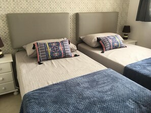 2 dormitorios, tabla de planchar con plancha, wifi gratis y ropa de cama