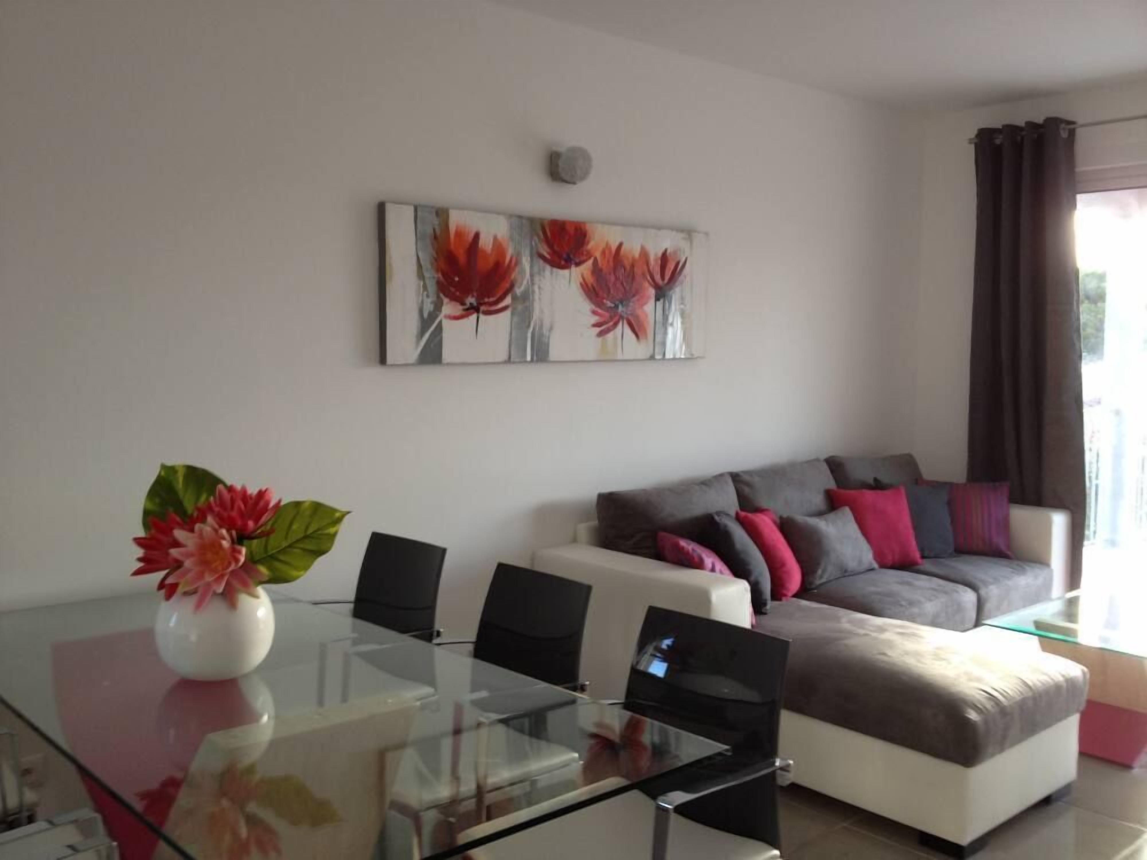 Charming mini-villa in residence with infinity pool ...