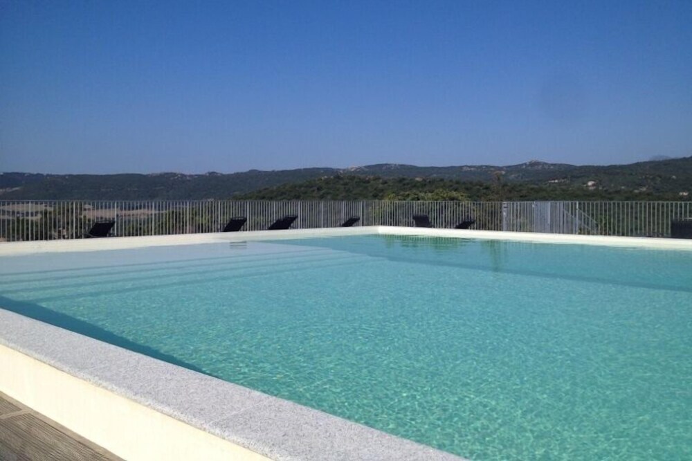 Charming mini-villa in residence with infinity pool ...