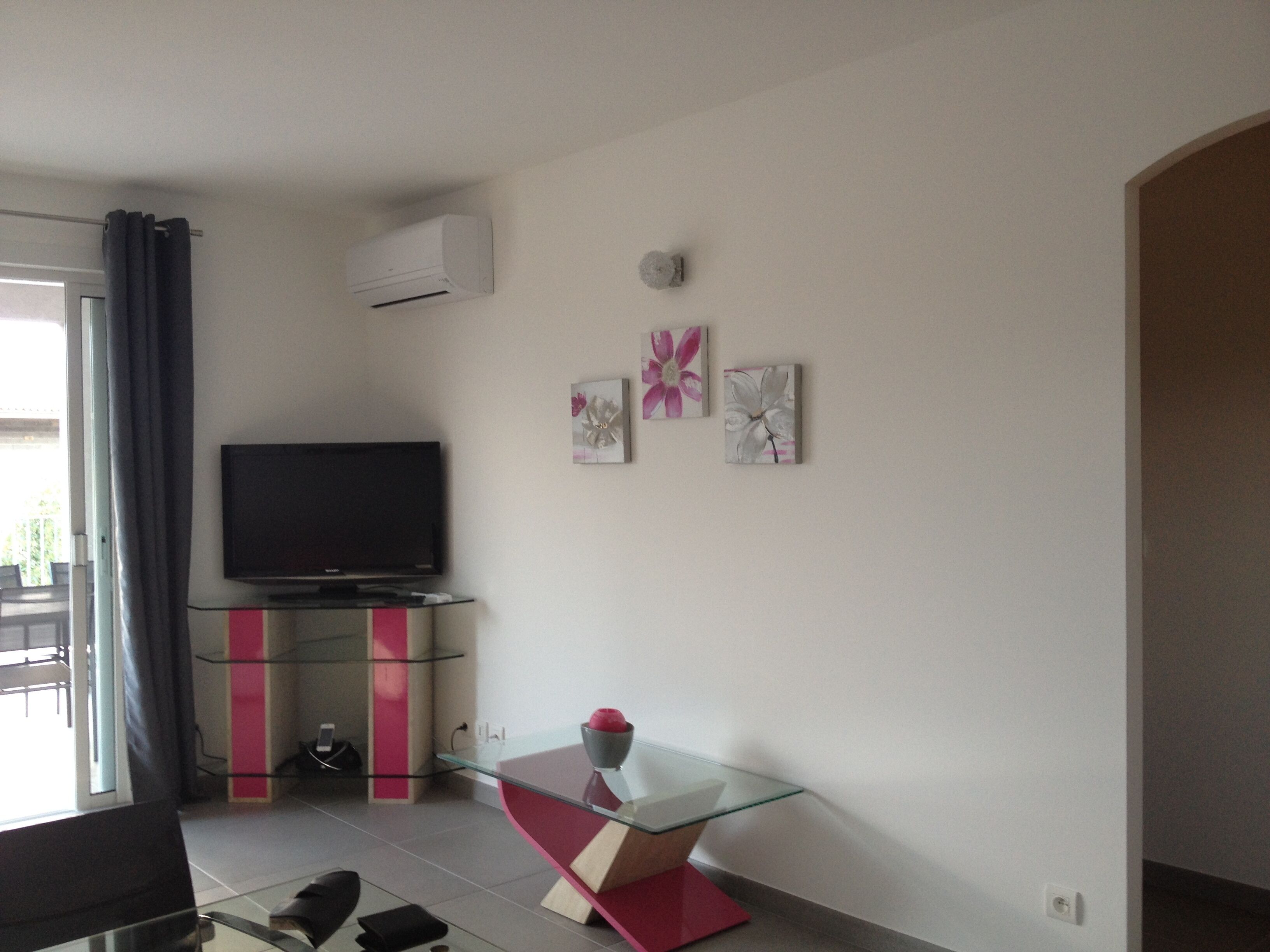 Charming mini-villa in residence with infinity pool ...