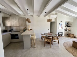Fridge, microwave, oven, stovetop - Apartment with spectacular sea views in Port de Soller (AC/WIFI). (Puerto de Sóller)