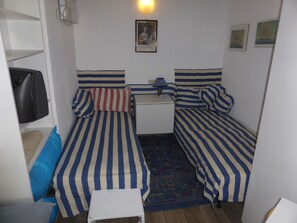 2 bedrooms, desk, iron/ironing board, free WiFi - Charming 50m2 + covered loggia overlooking the sea (Bonassola)